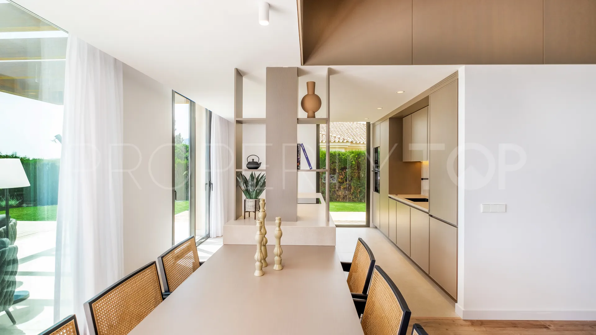 Villa for sale in Paraiso Alto with 4 bedrooms