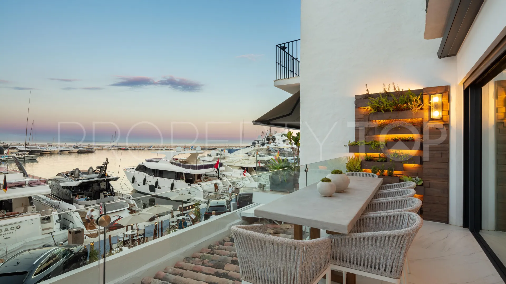 Apartamento con 3 dormitorios en venta en Marbella - Puerto Banus