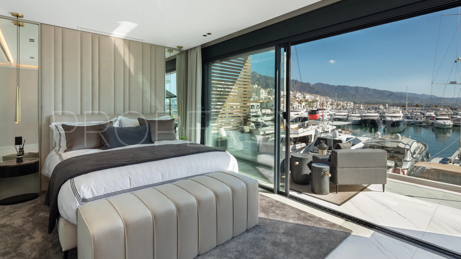 Apartamento con 3 dormitorios en venta en Marbella - Puerto Banus