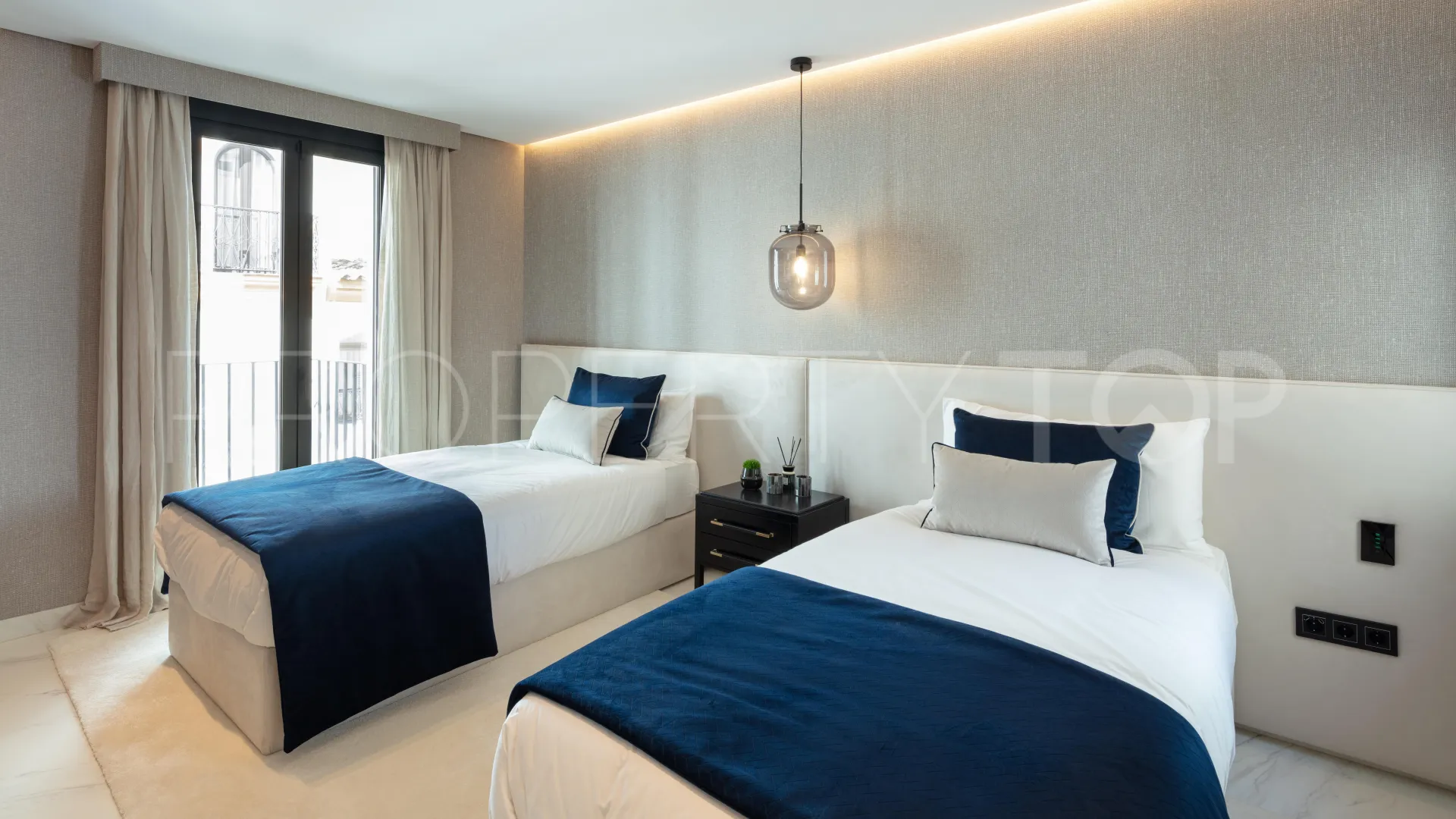 Apartamento con 3 dormitorios en venta en Marbella - Puerto Banus