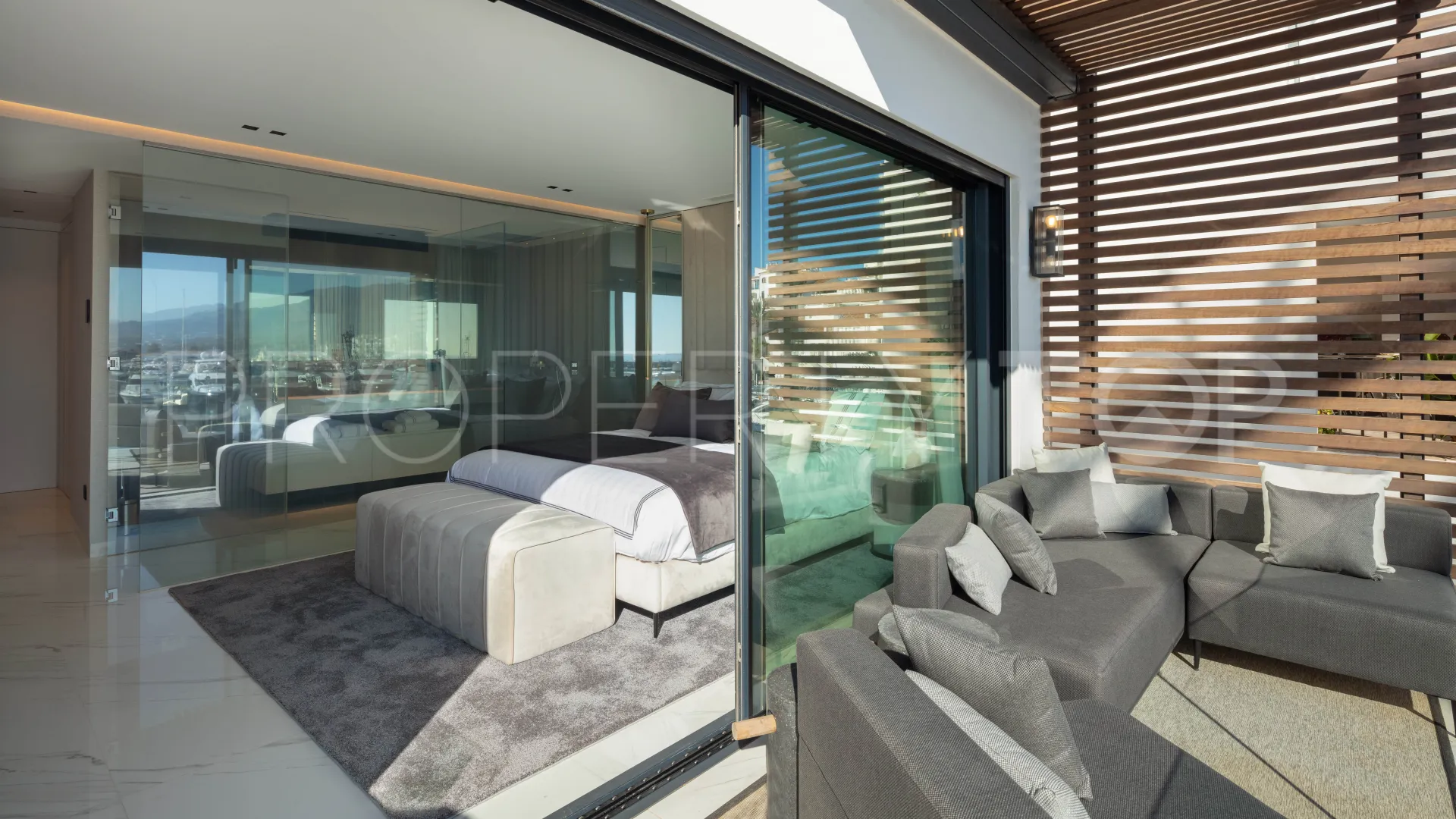 Apartamento con 3 dormitorios en venta en Marbella - Puerto Banus