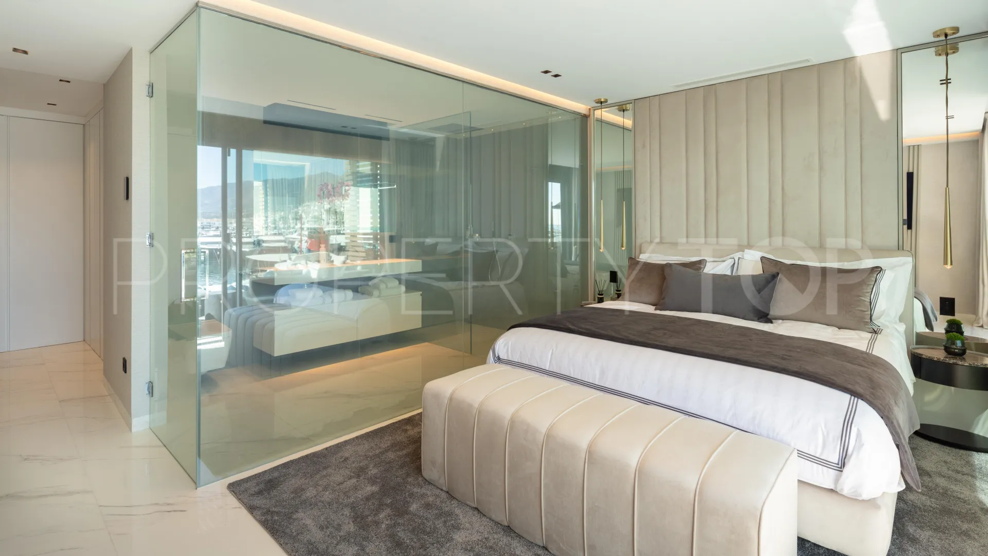 Apartamento con 3 dormitorios en venta en Marbella - Puerto Banus