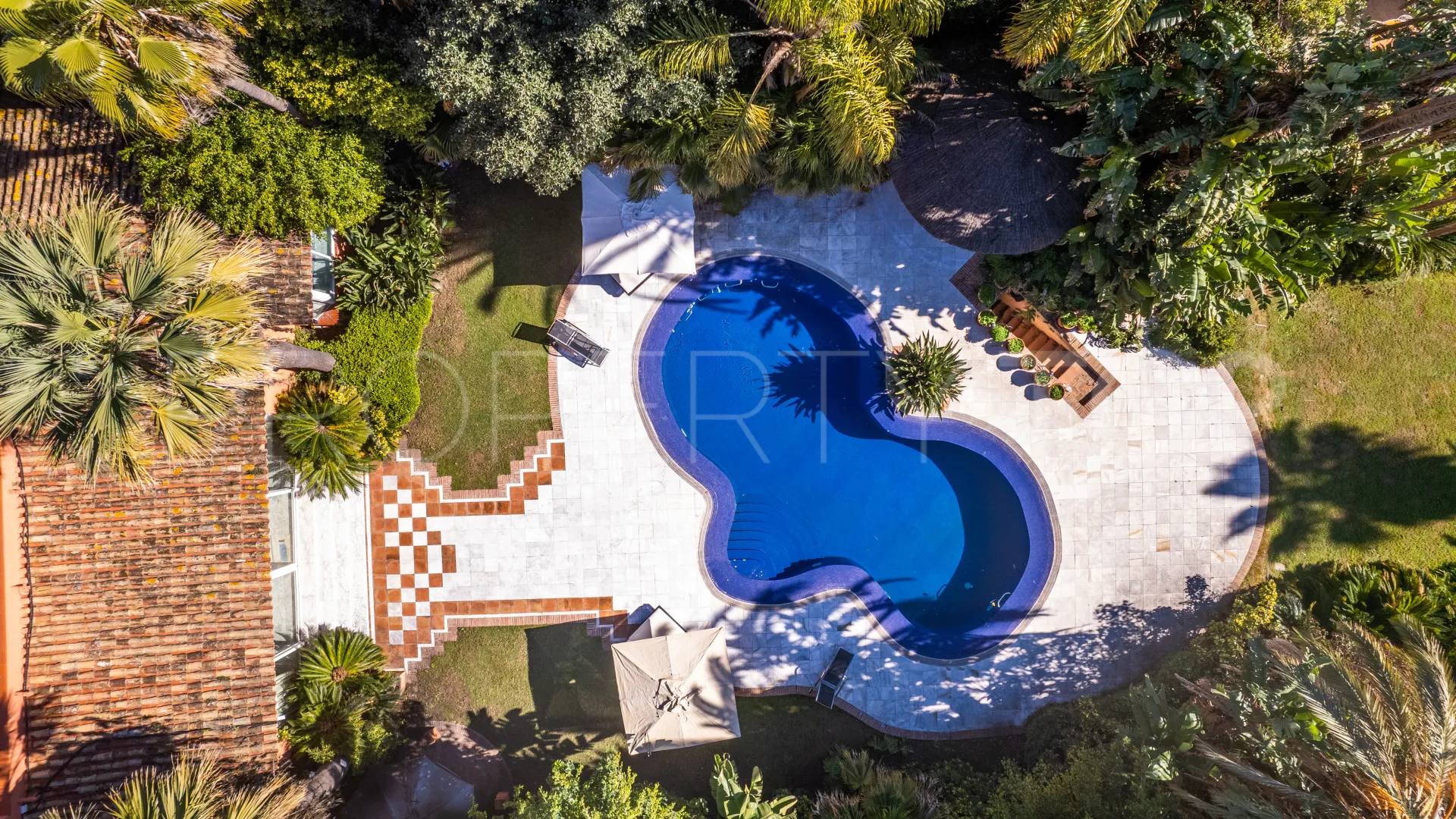 Comprar villa de 4 dormitorios en Rocio de Nagüeles