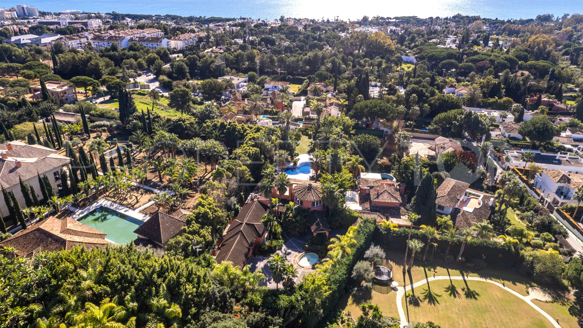 Comprar villa de 4 dormitorios en Rocio de Nagüeles