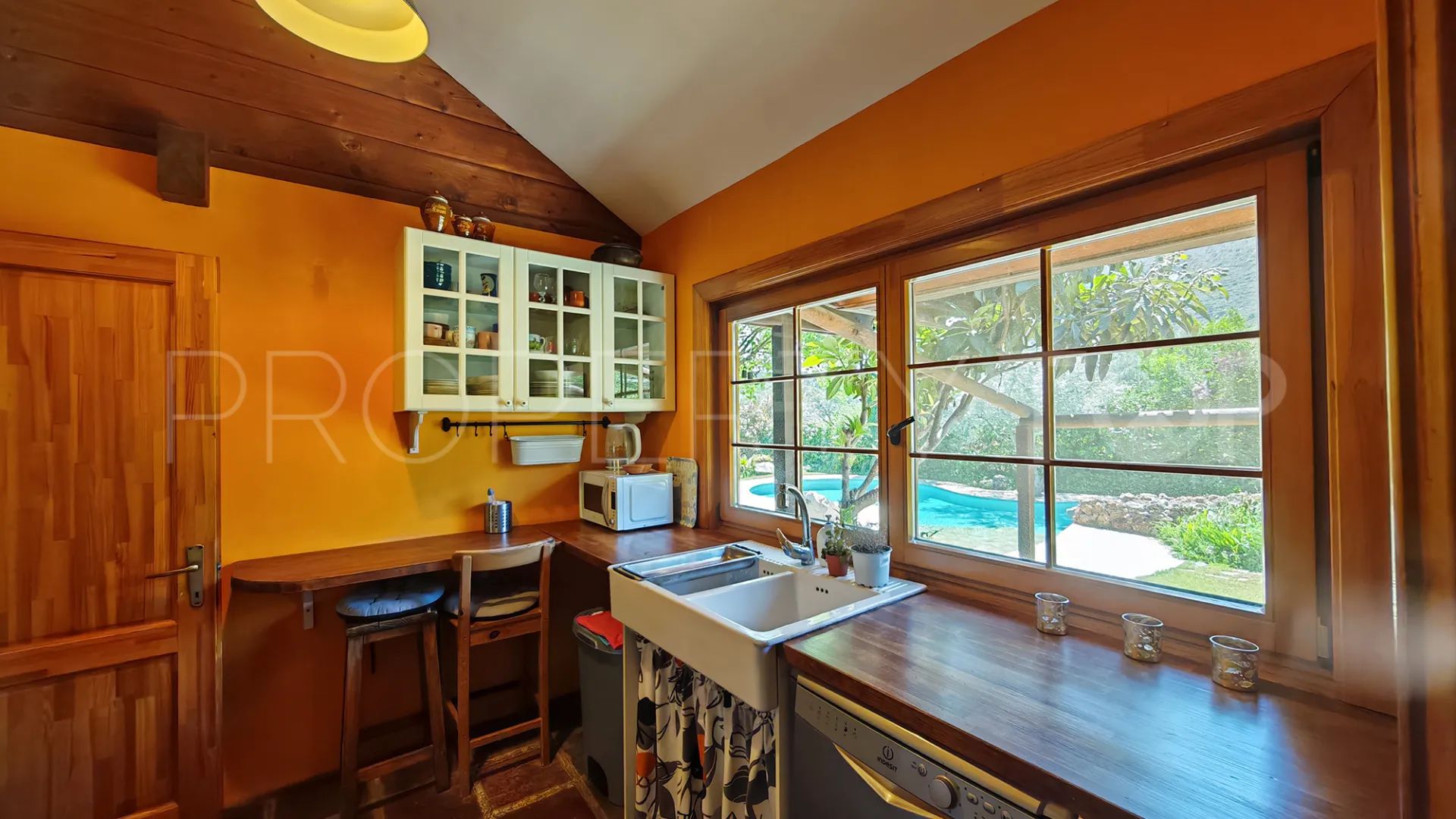 Ojen, finca con 3 dormitorios a la venta