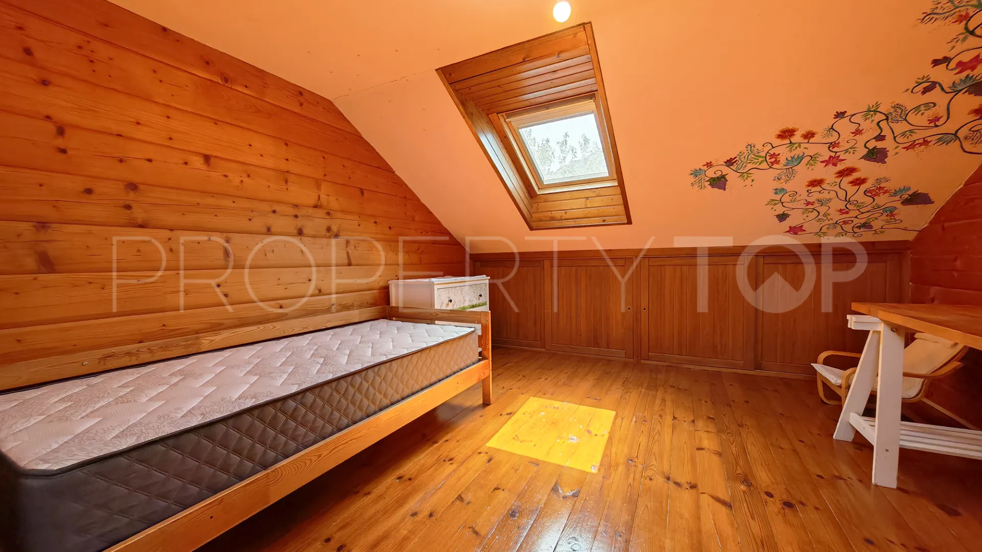 Ojen, finca con 3 dormitorios a la venta