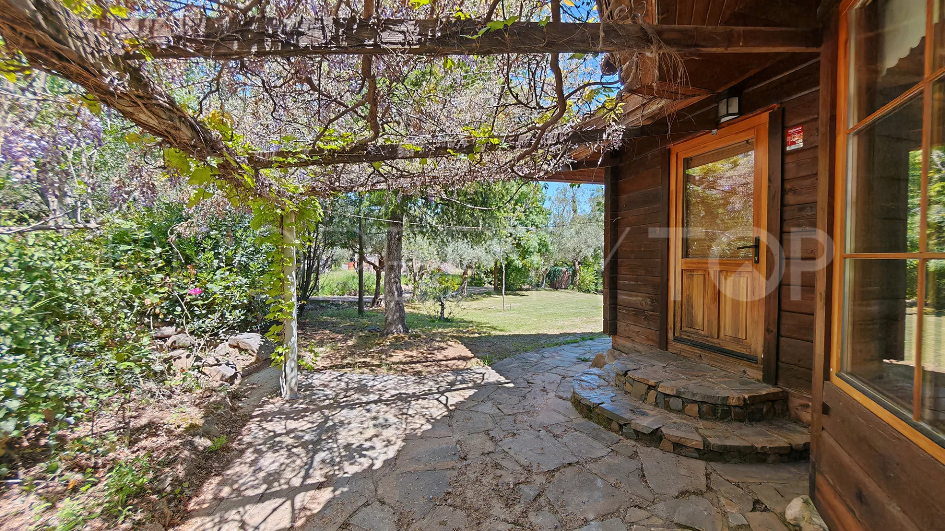 Ojen, finca con 3 dormitorios a la venta