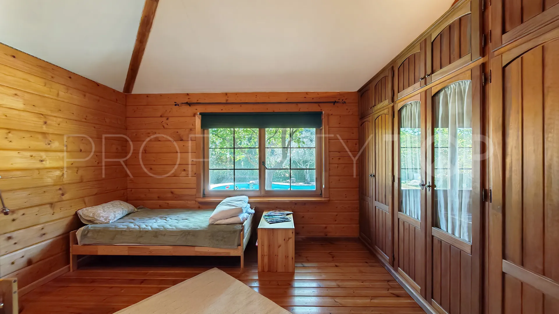 Ojen, finca con 3 dormitorios a la venta