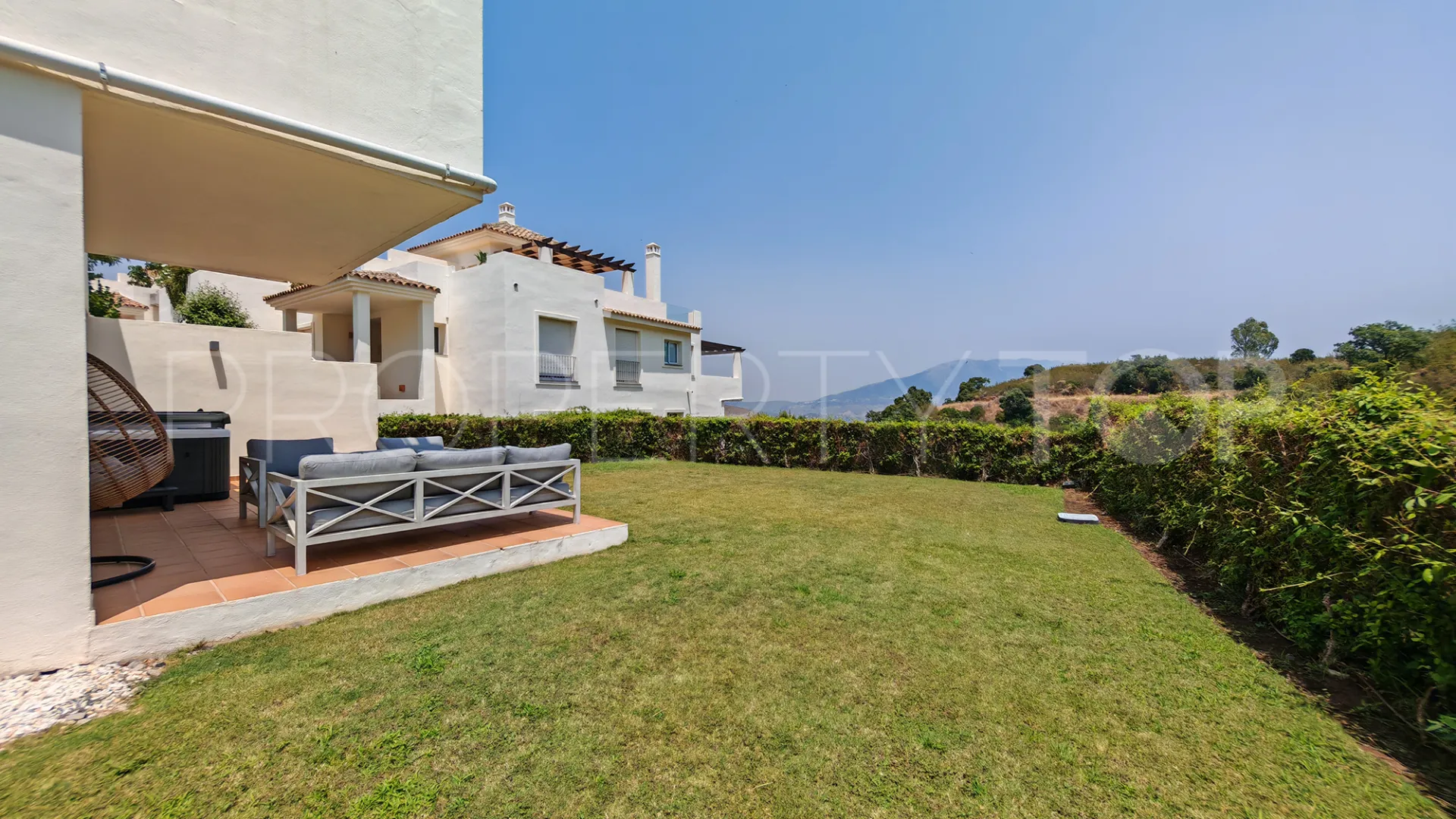 For sale ground floor apartment in La Mairena