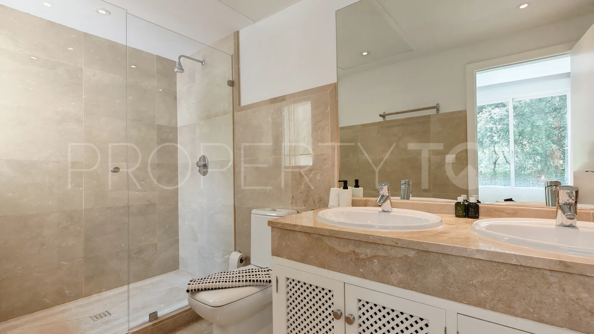 For sale ground floor apartment in La Mairena