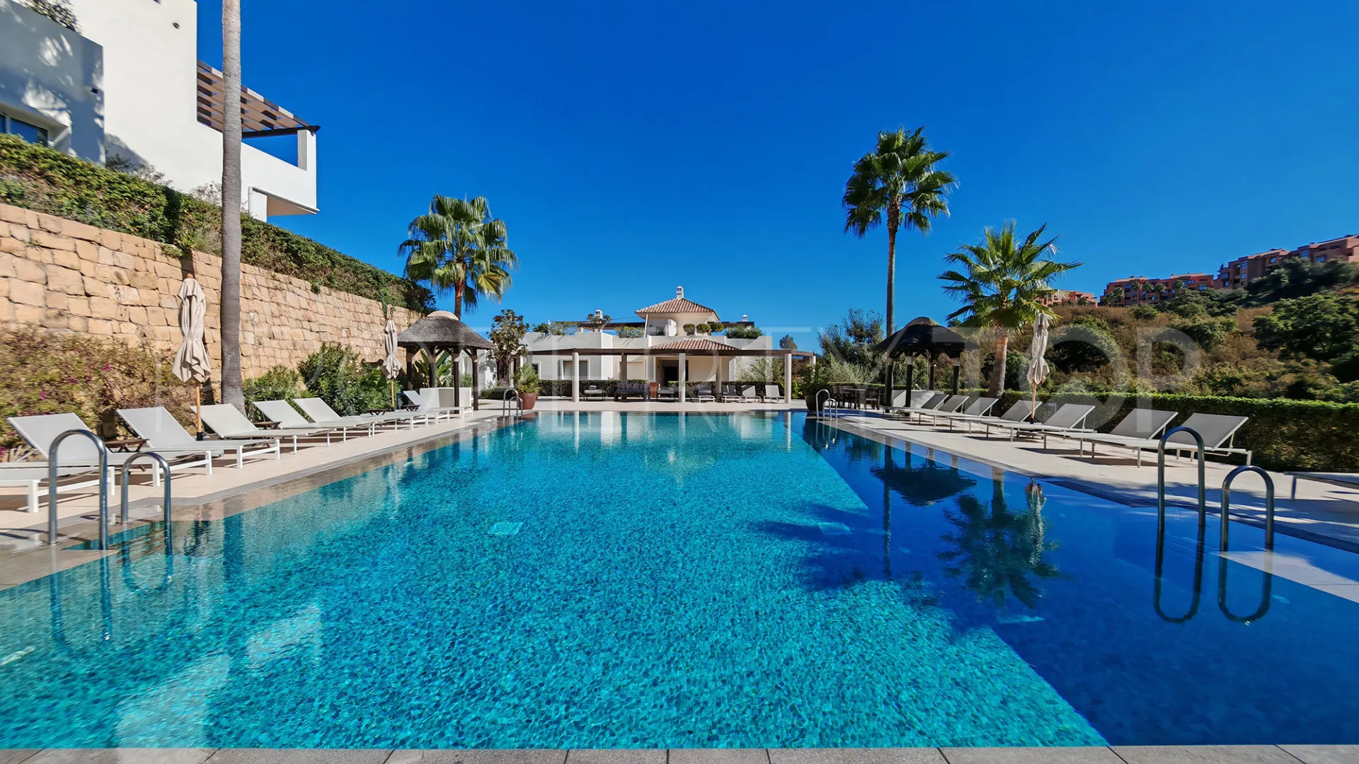 For sale ground floor apartment in La Mairena