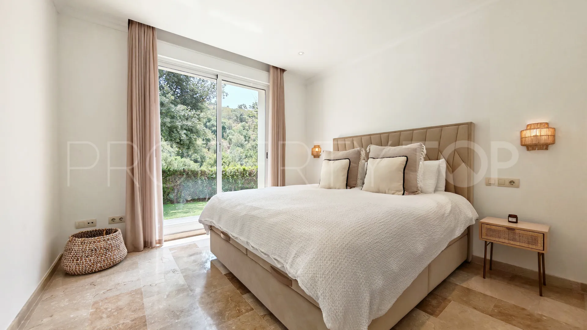 For sale ground floor apartment in La Mairena