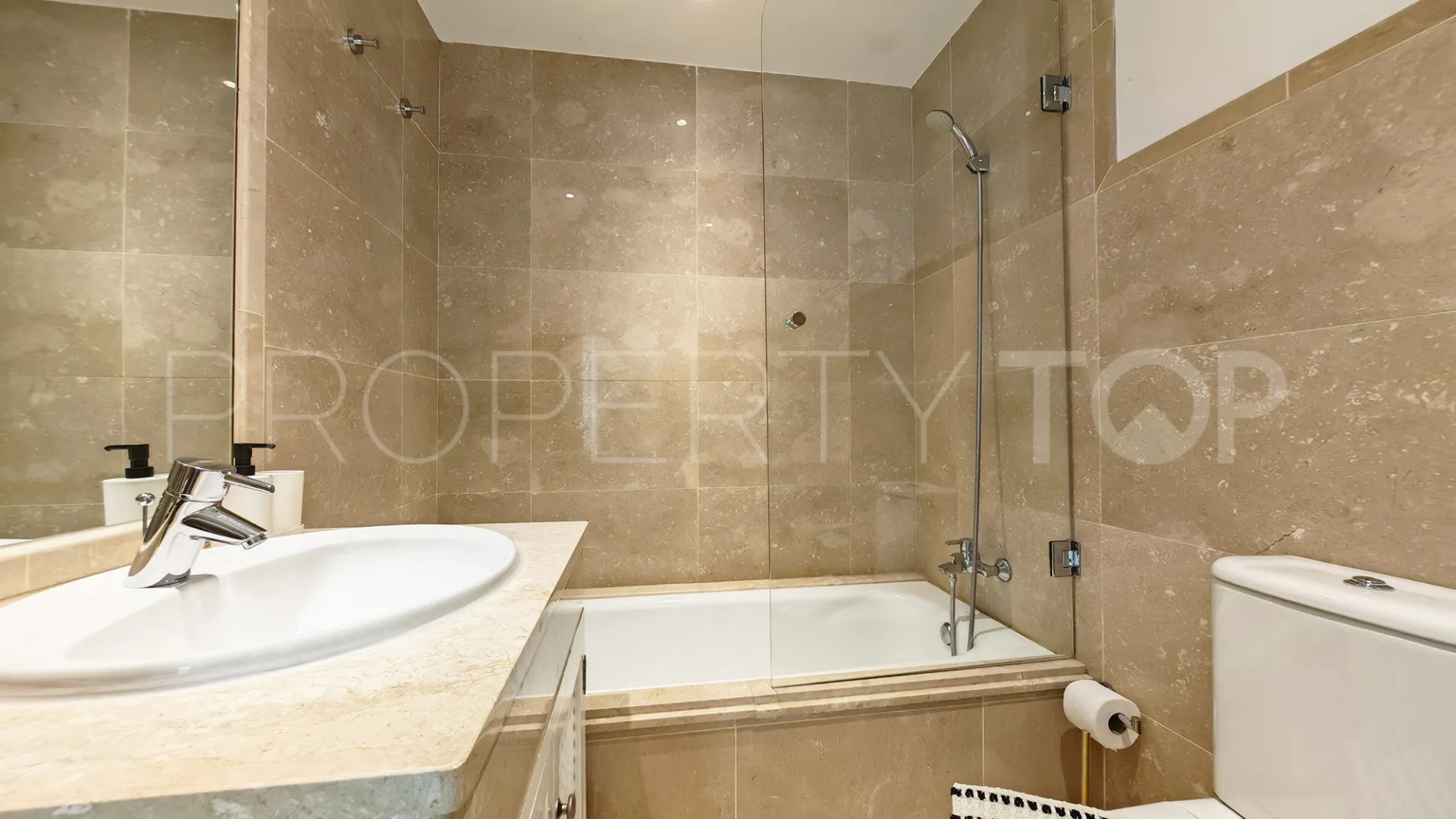 For sale ground floor apartment in La Mairena