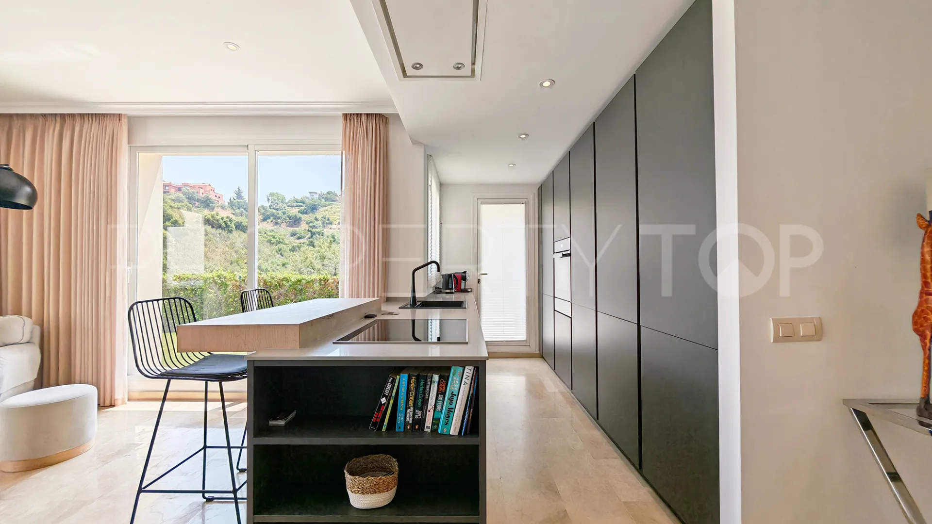 For sale ground floor apartment in La Mairena