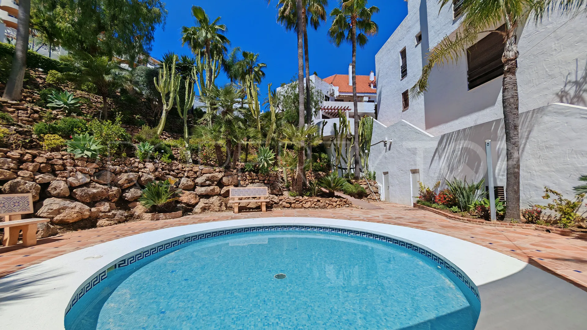 Nueva Andalucia 2 bedrooms apartment for sale