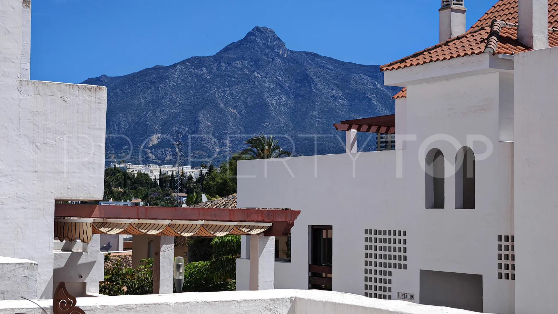 Nueva Andalucia 2 bedrooms apartment for sale