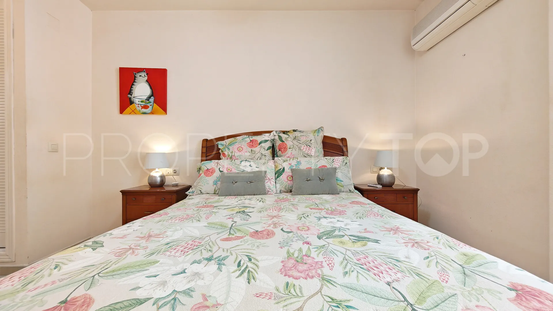 Nueva Andalucia 2 bedrooms apartment for sale