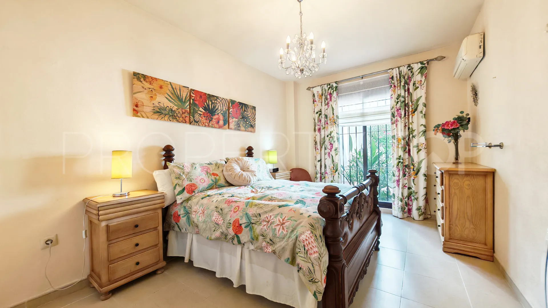 Nueva Andalucia 2 bedrooms apartment for sale
