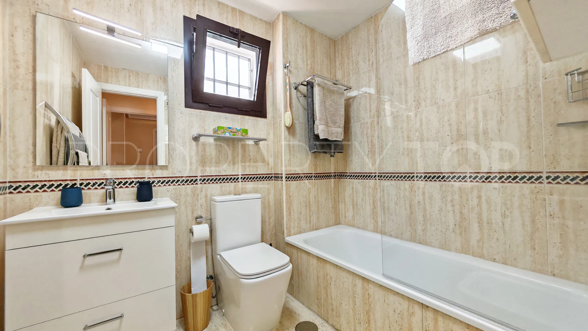 Nueva Andalucia 2 bedrooms apartment for sale