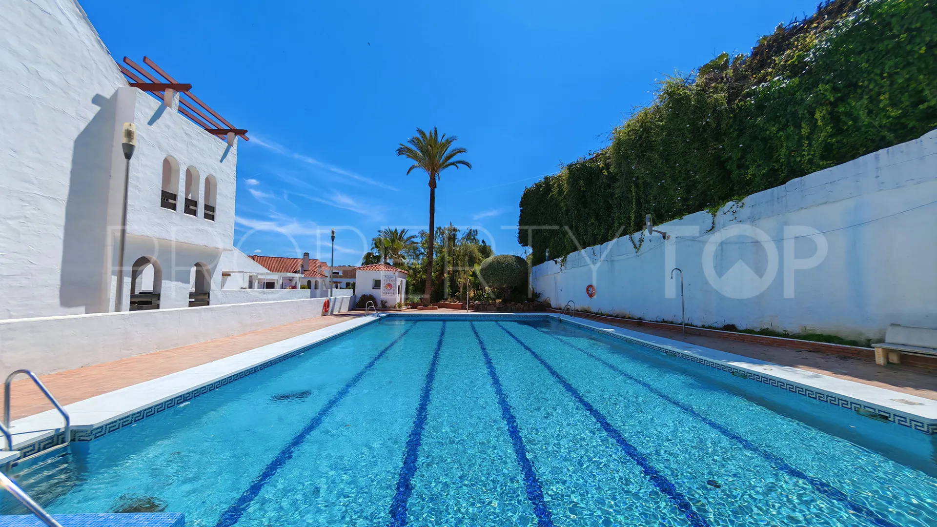Nueva Andalucia 2 bedrooms apartment for sale