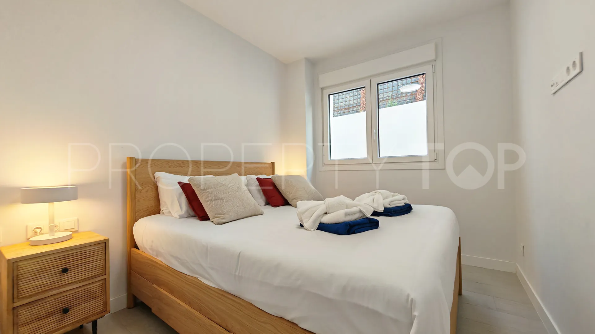 Comprar apartamento planta baja en Estepona
