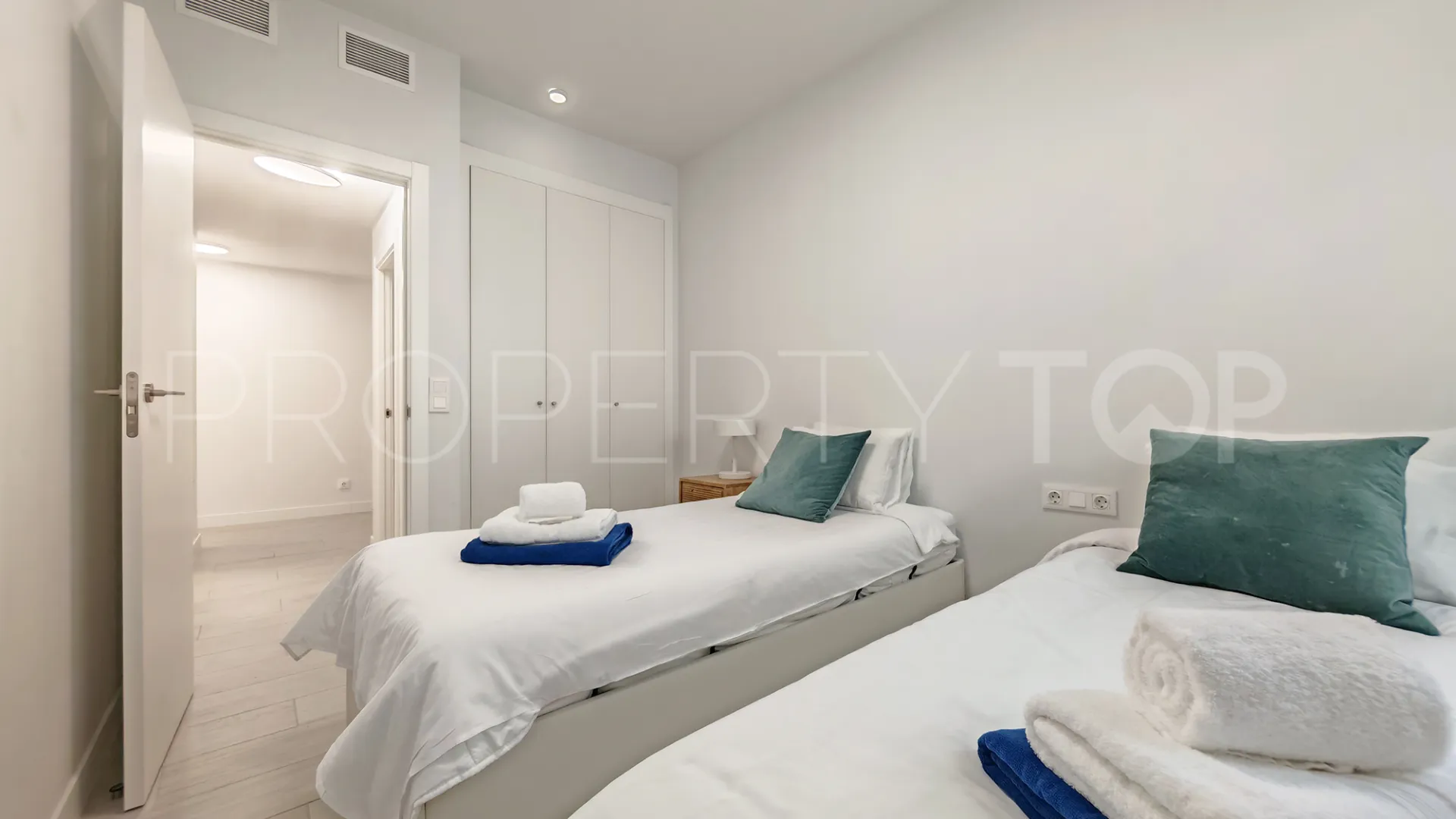 Comprar apartamento planta baja en Estepona
