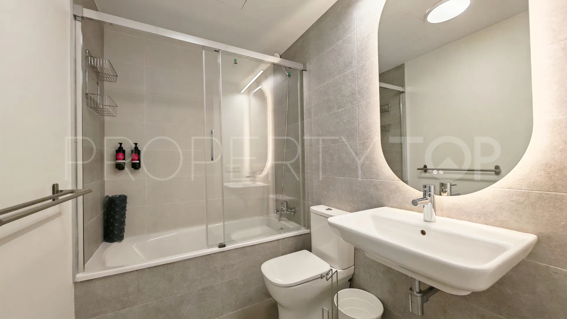Comprar apartamento planta baja en Estepona