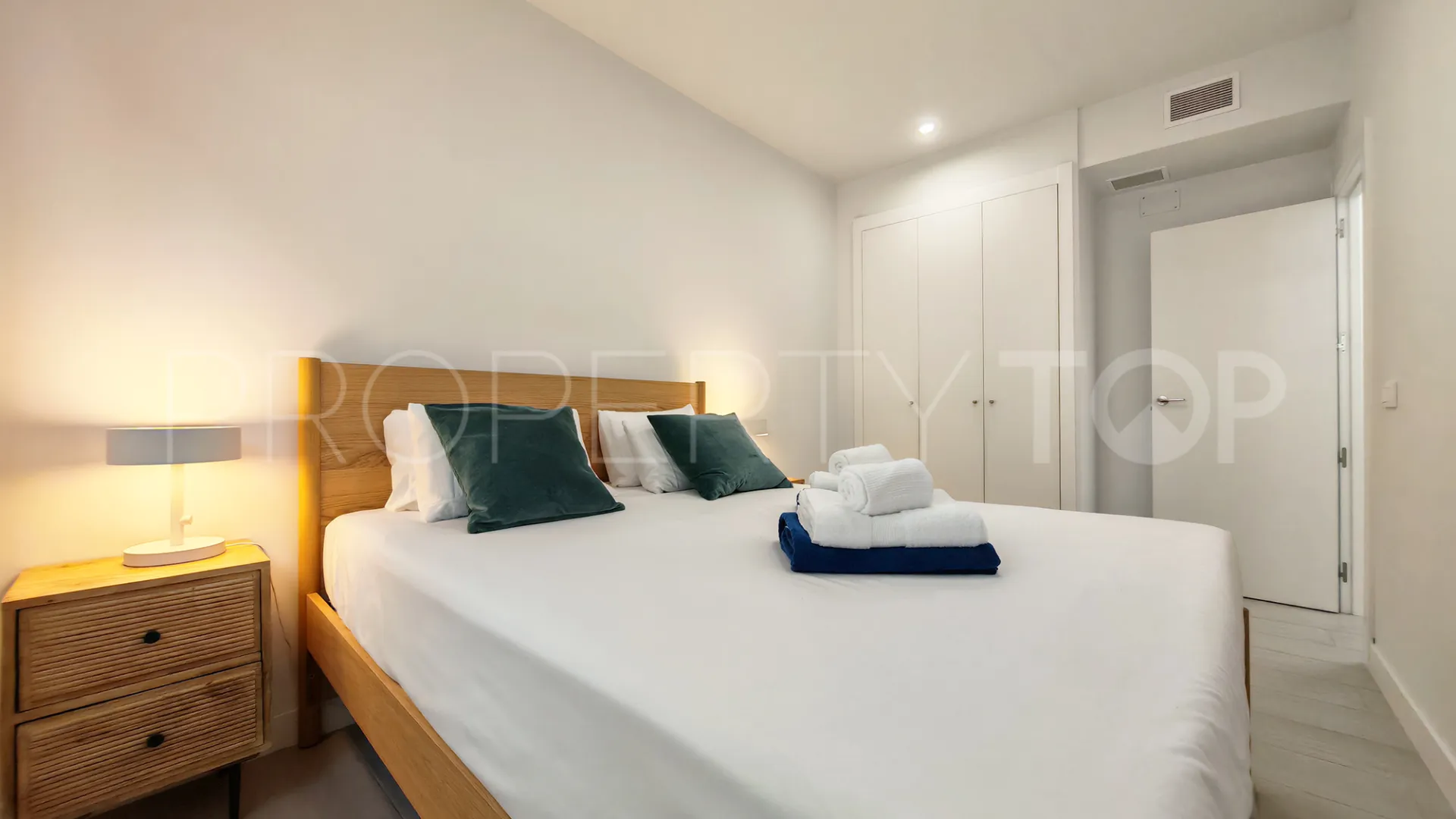 Comprar apartamento planta baja en Estepona