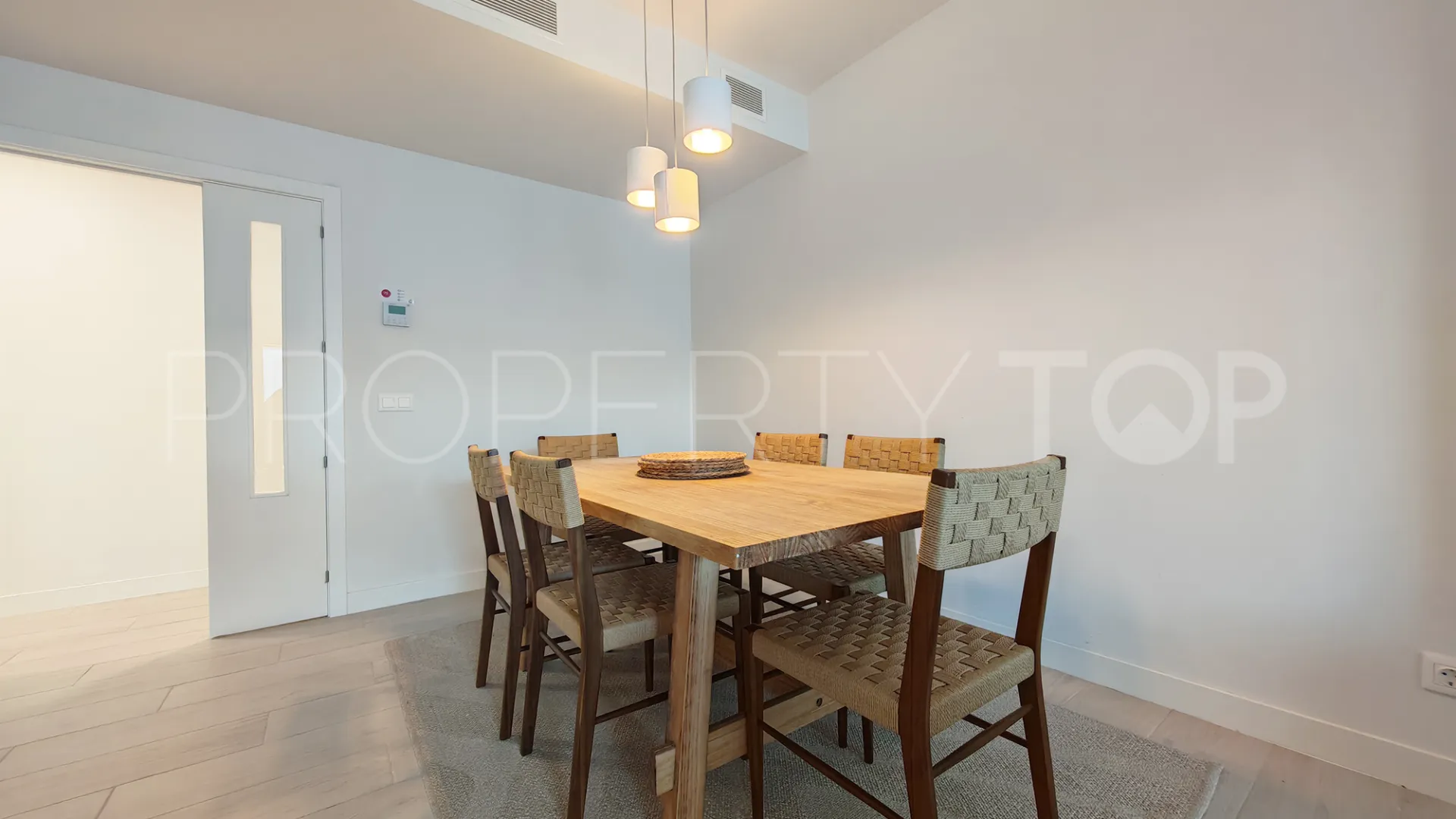 Comprar apartamento planta baja en Estepona