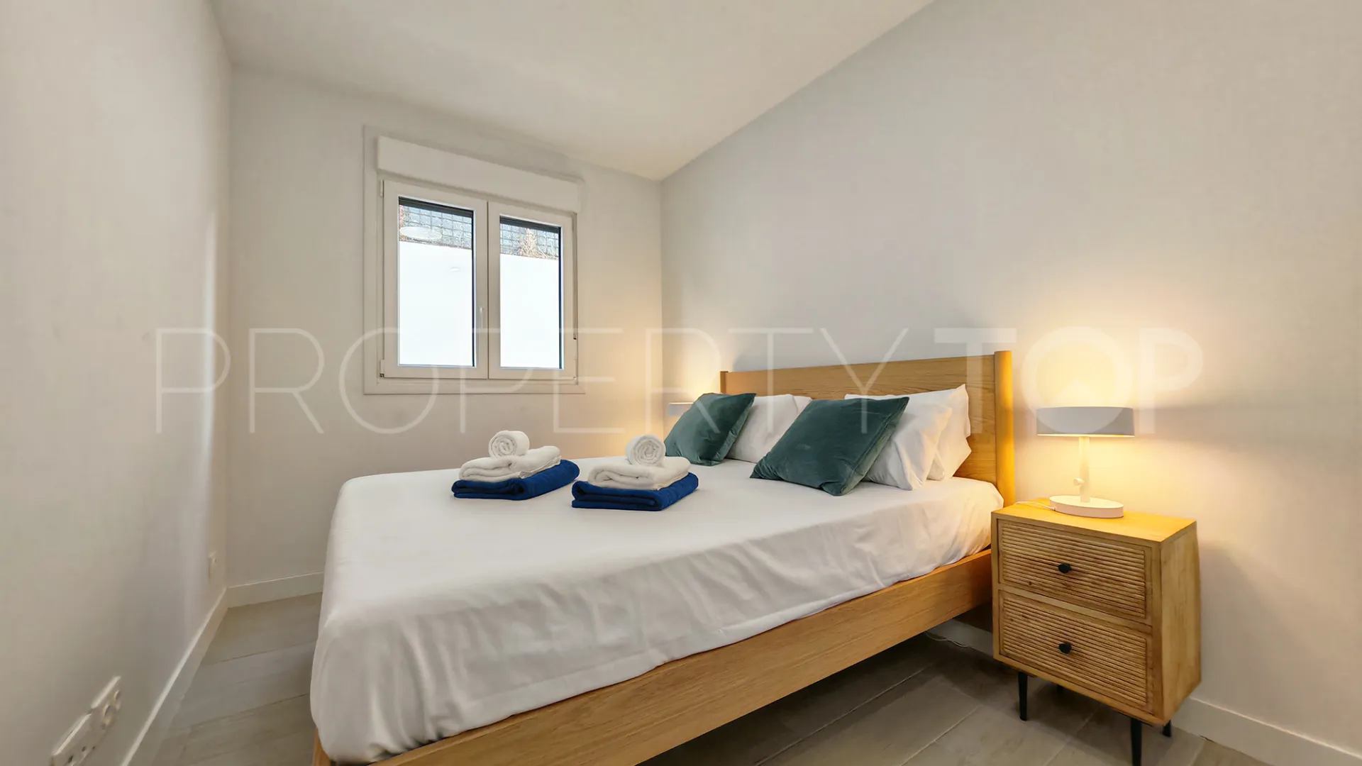 Comprar apartamento planta baja en Estepona