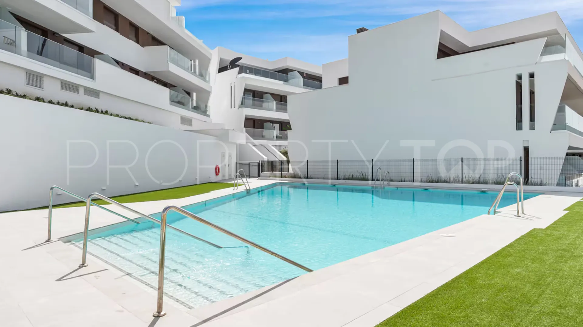 Comprar apartamento planta baja en Estepona