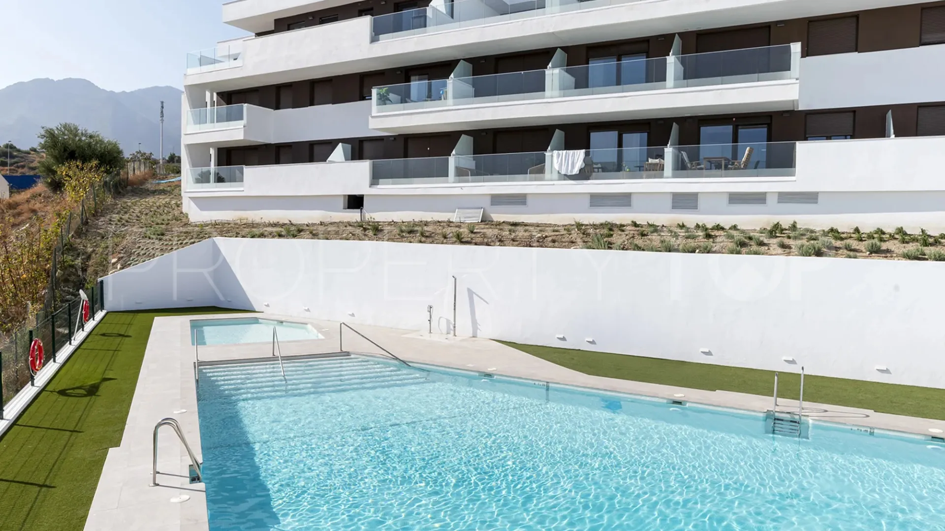 Comprar apartamento planta baja en Estepona