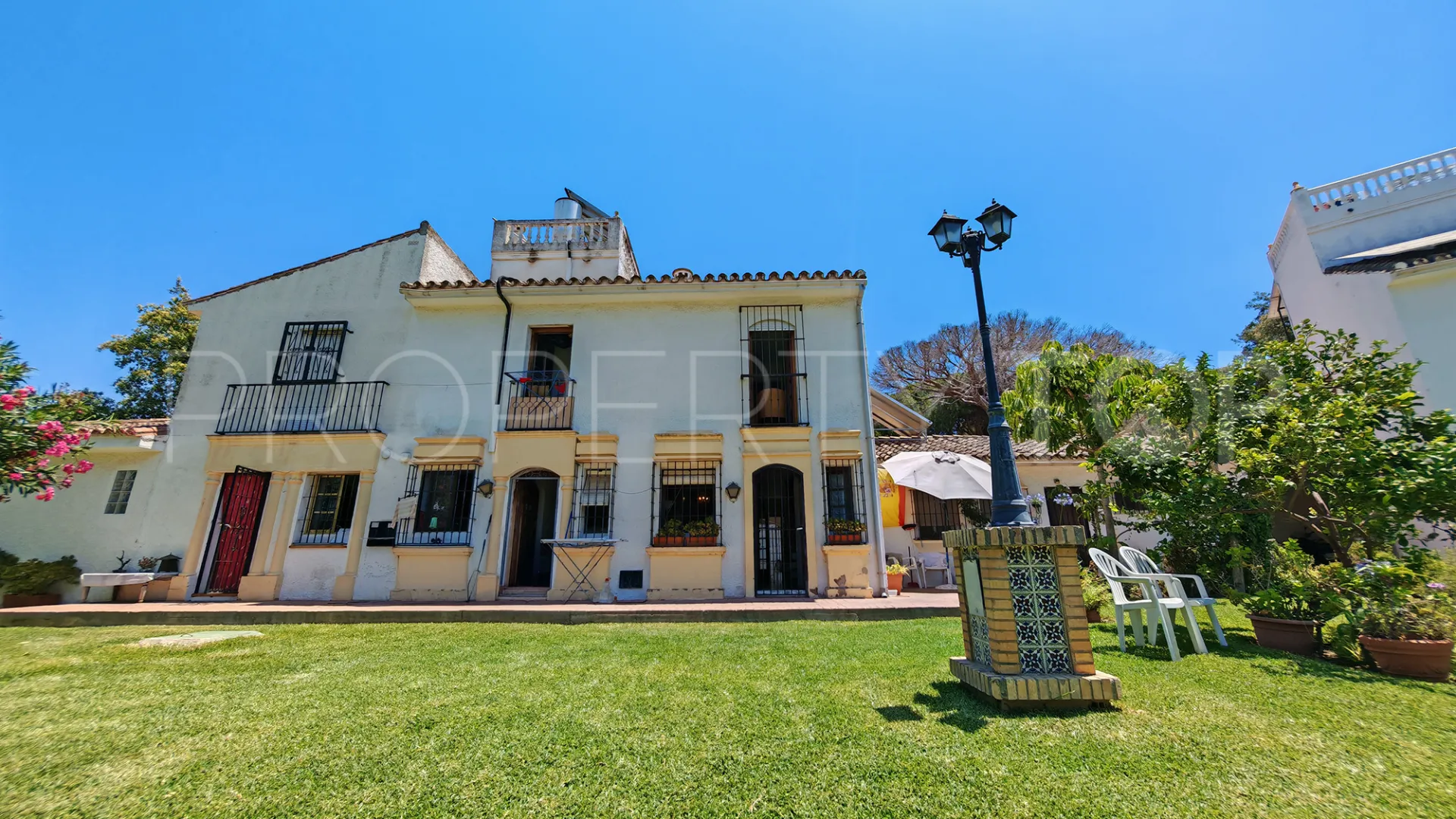 Adosado de 2 dormitorios en venta en Elviria