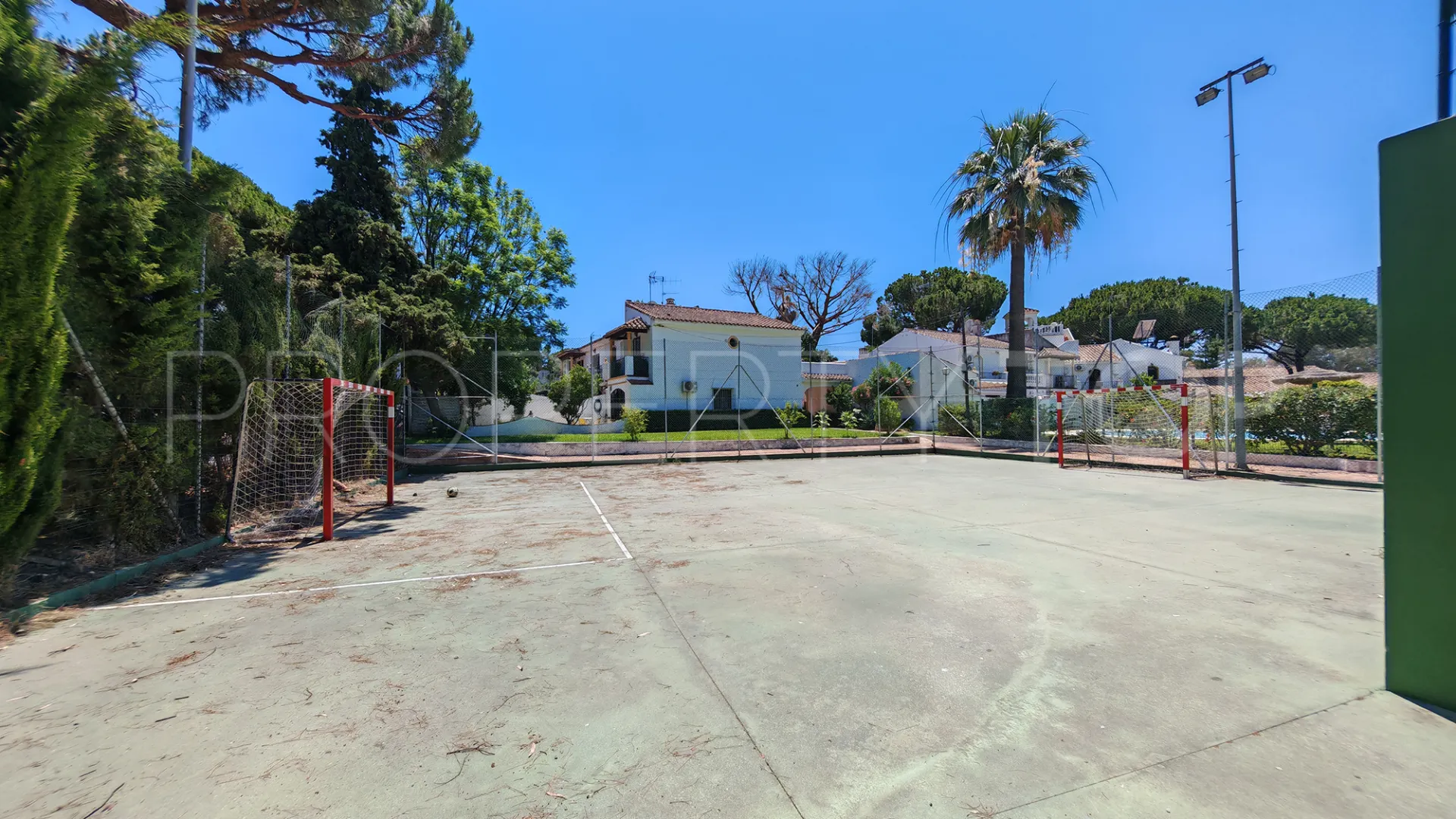 Adosado de 2 dormitorios en venta en Elviria