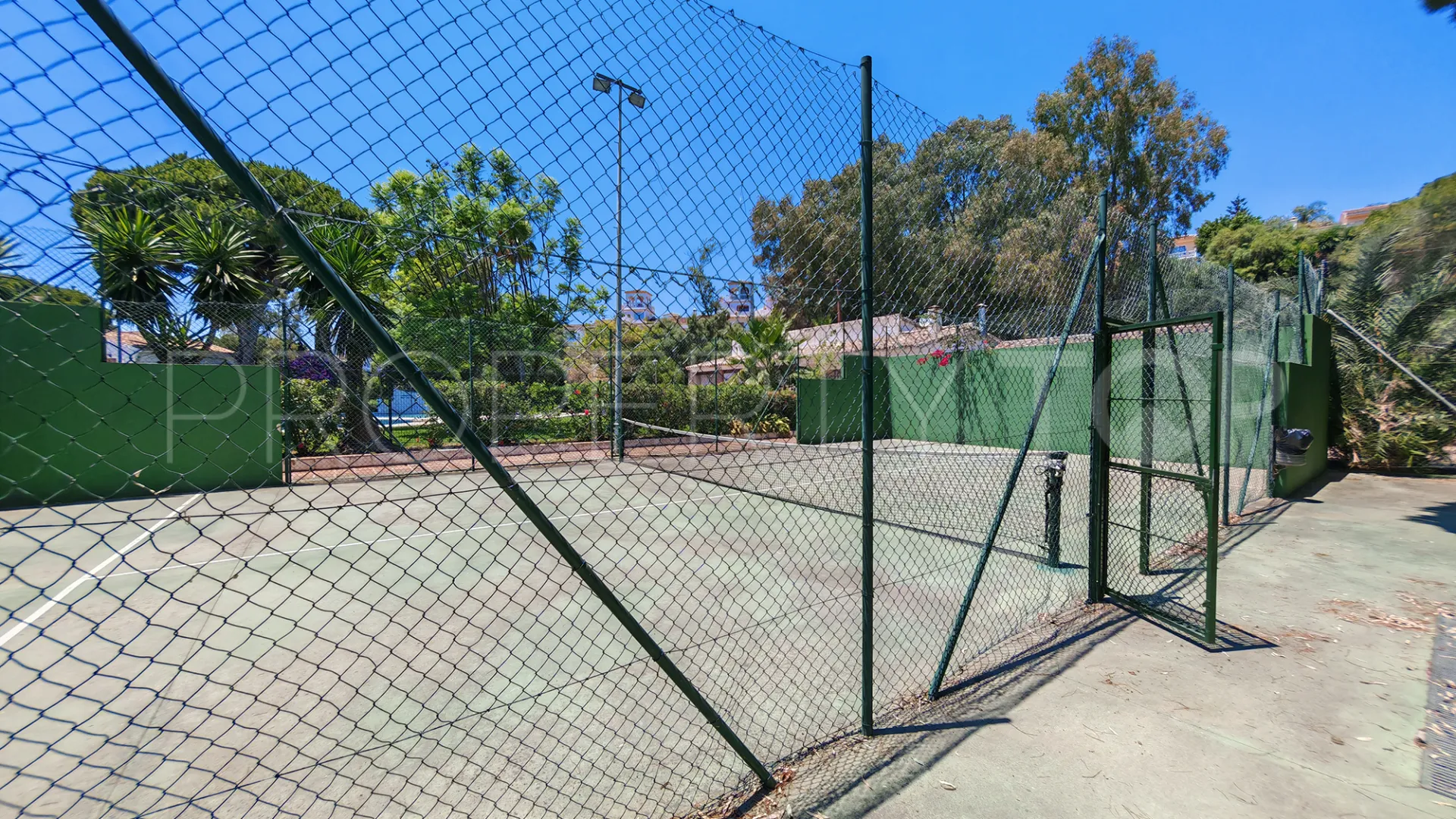 Adosado de 2 dormitorios en venta en Elviria