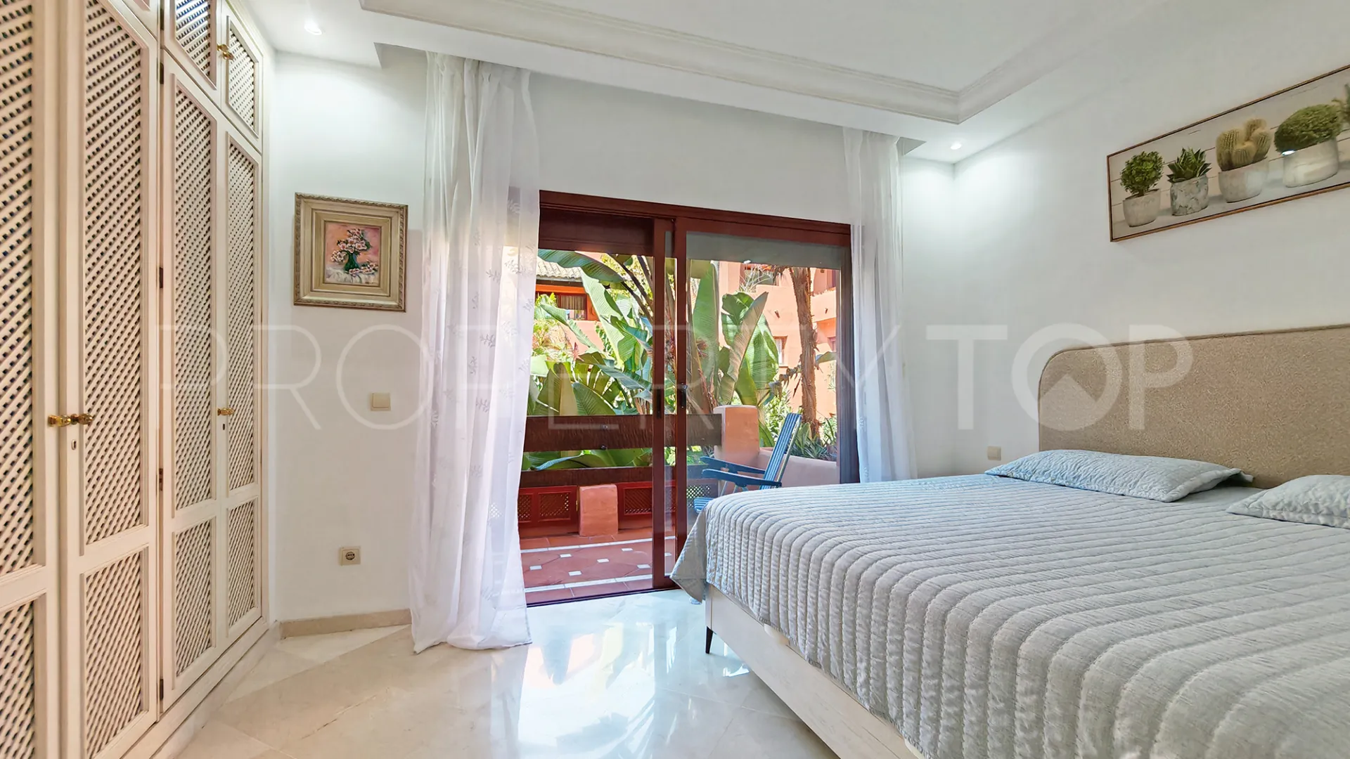For sale apartment in Elviria