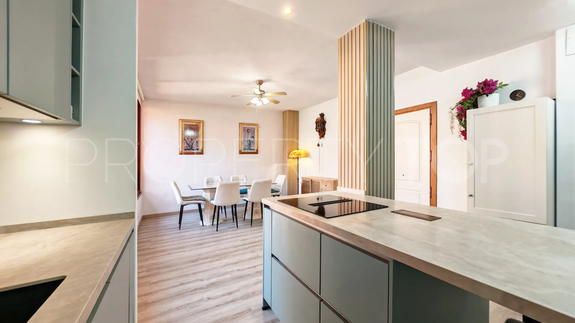 For sale apartment in Elviria