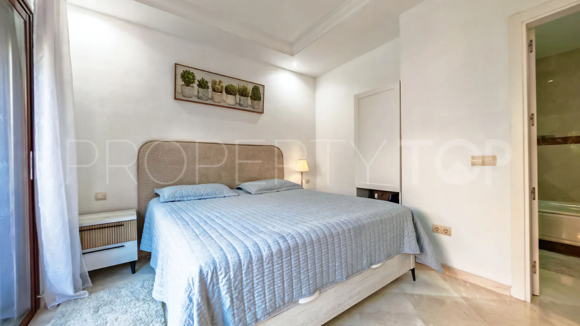 For sale apartment in Elviria