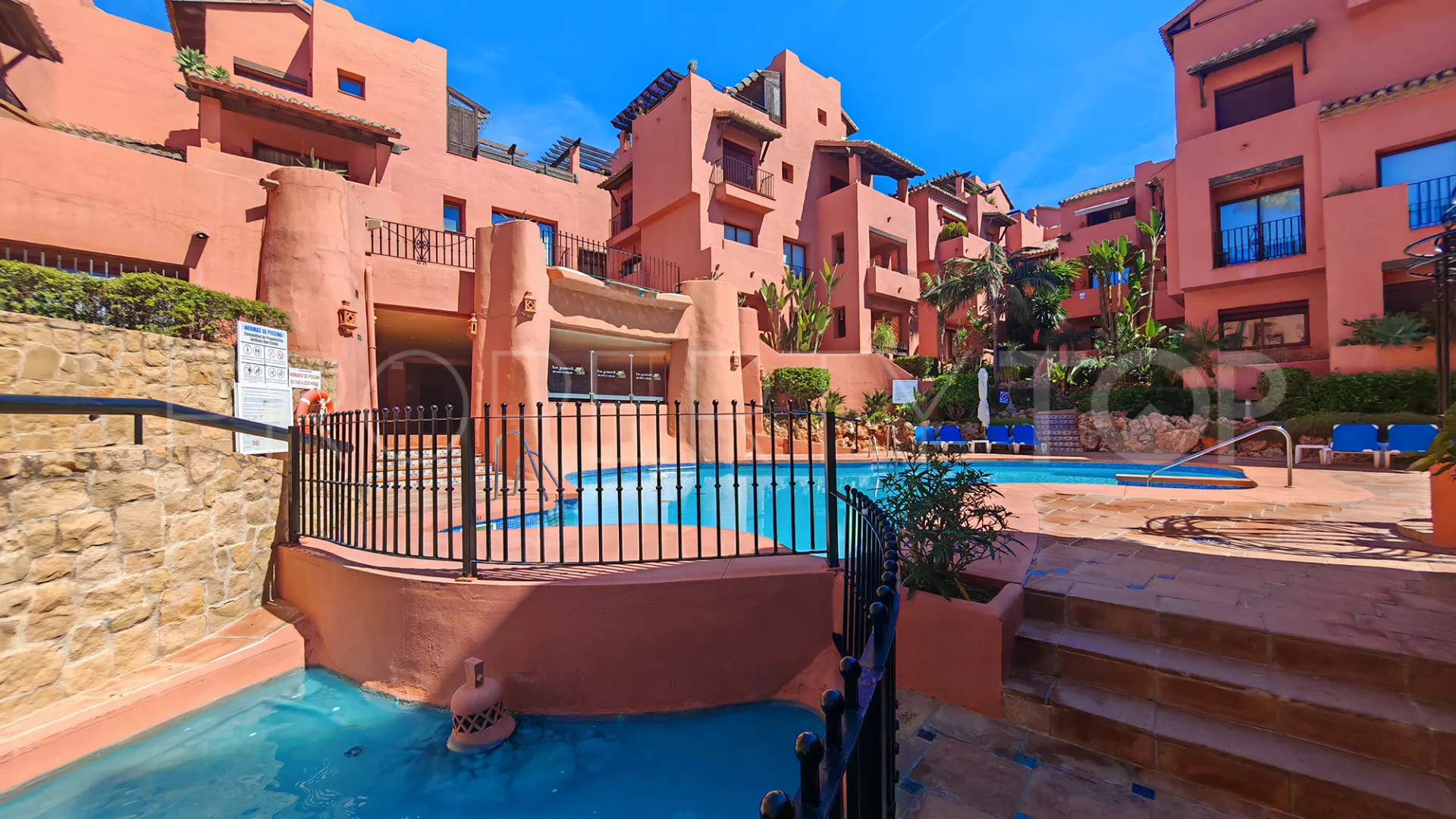 For sale apartment in Elviria