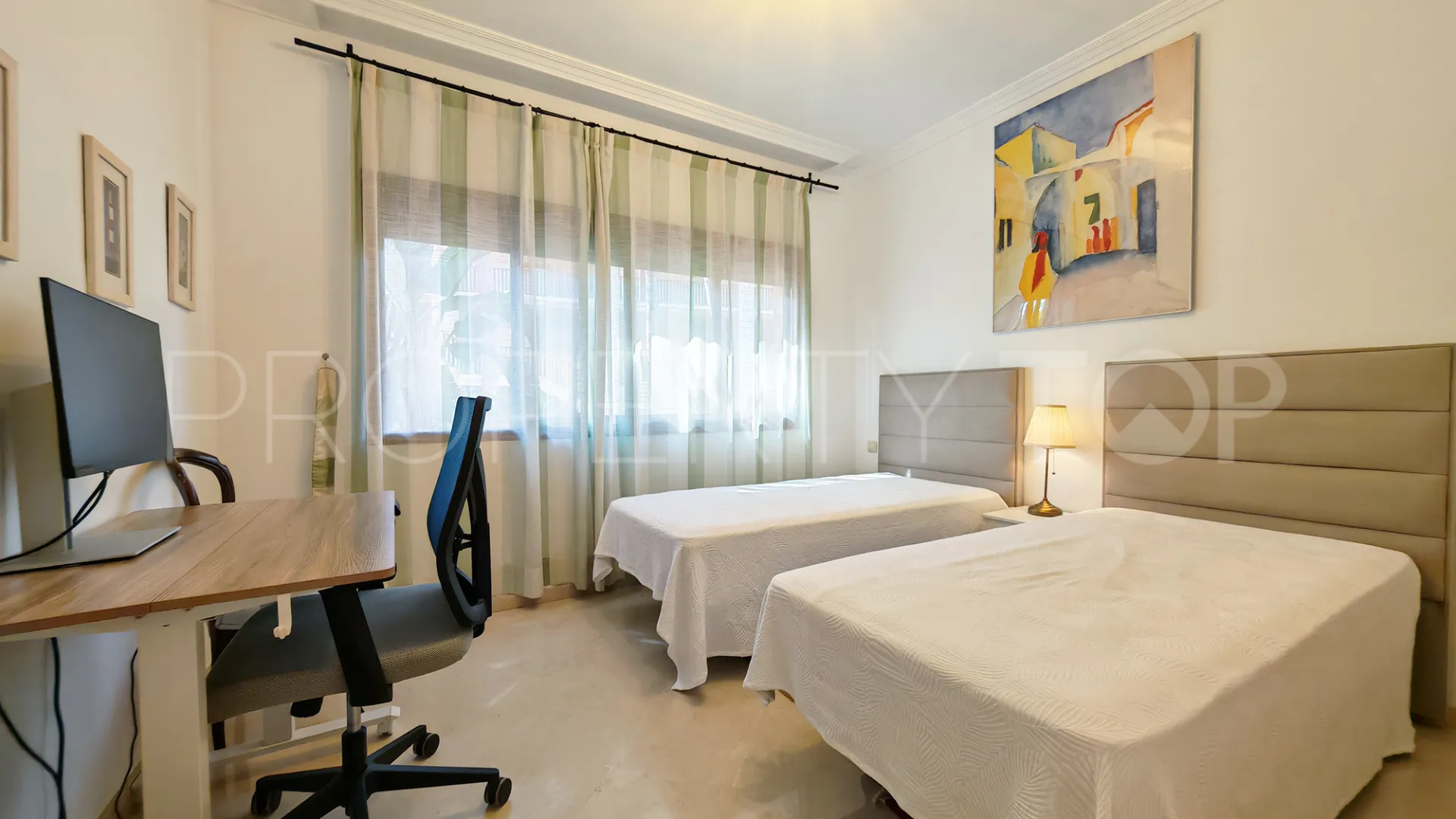 For sale apartment in Elviria