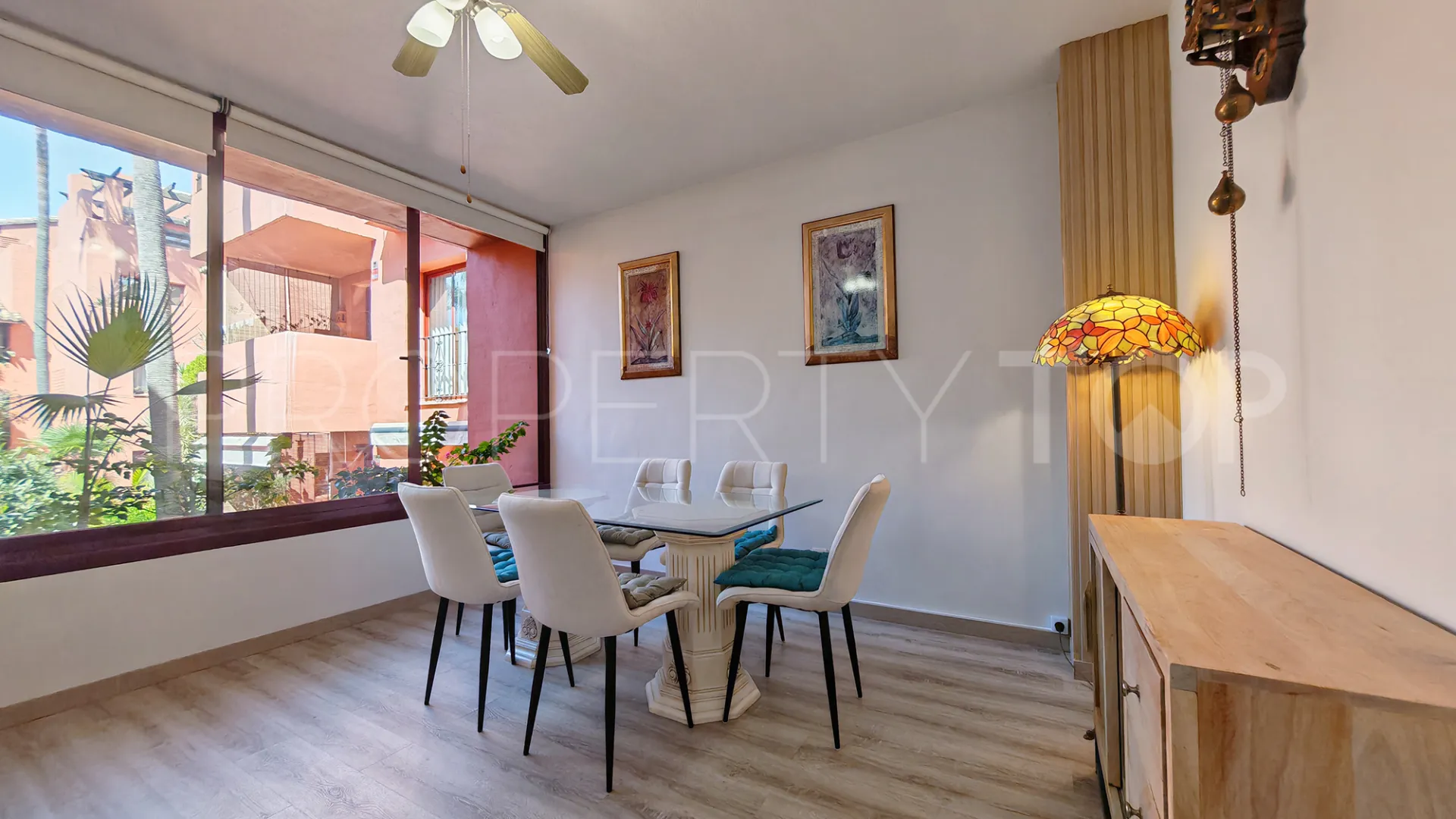 For sale apartment in Elviria
