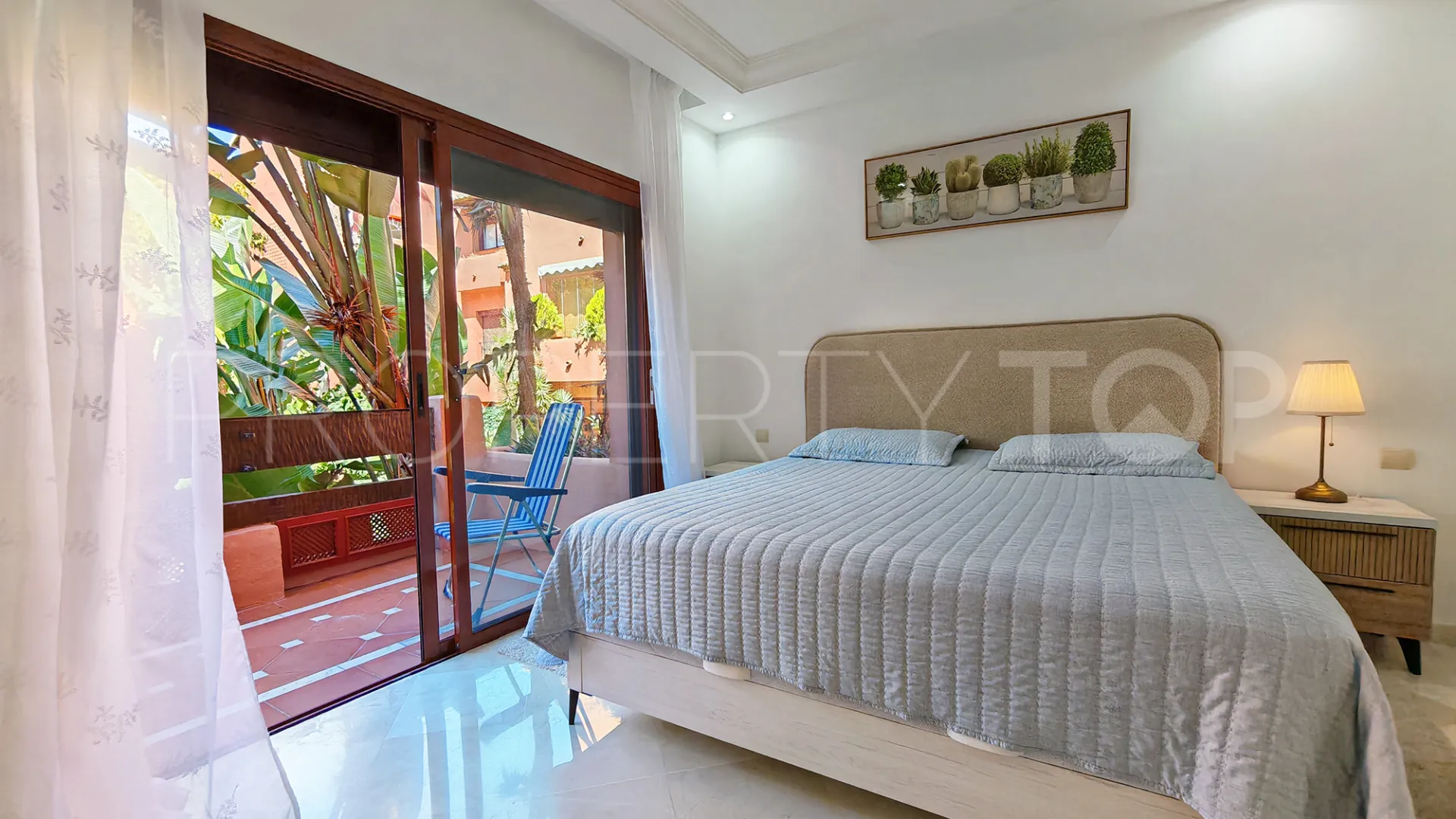 For sale apartment in Elviria