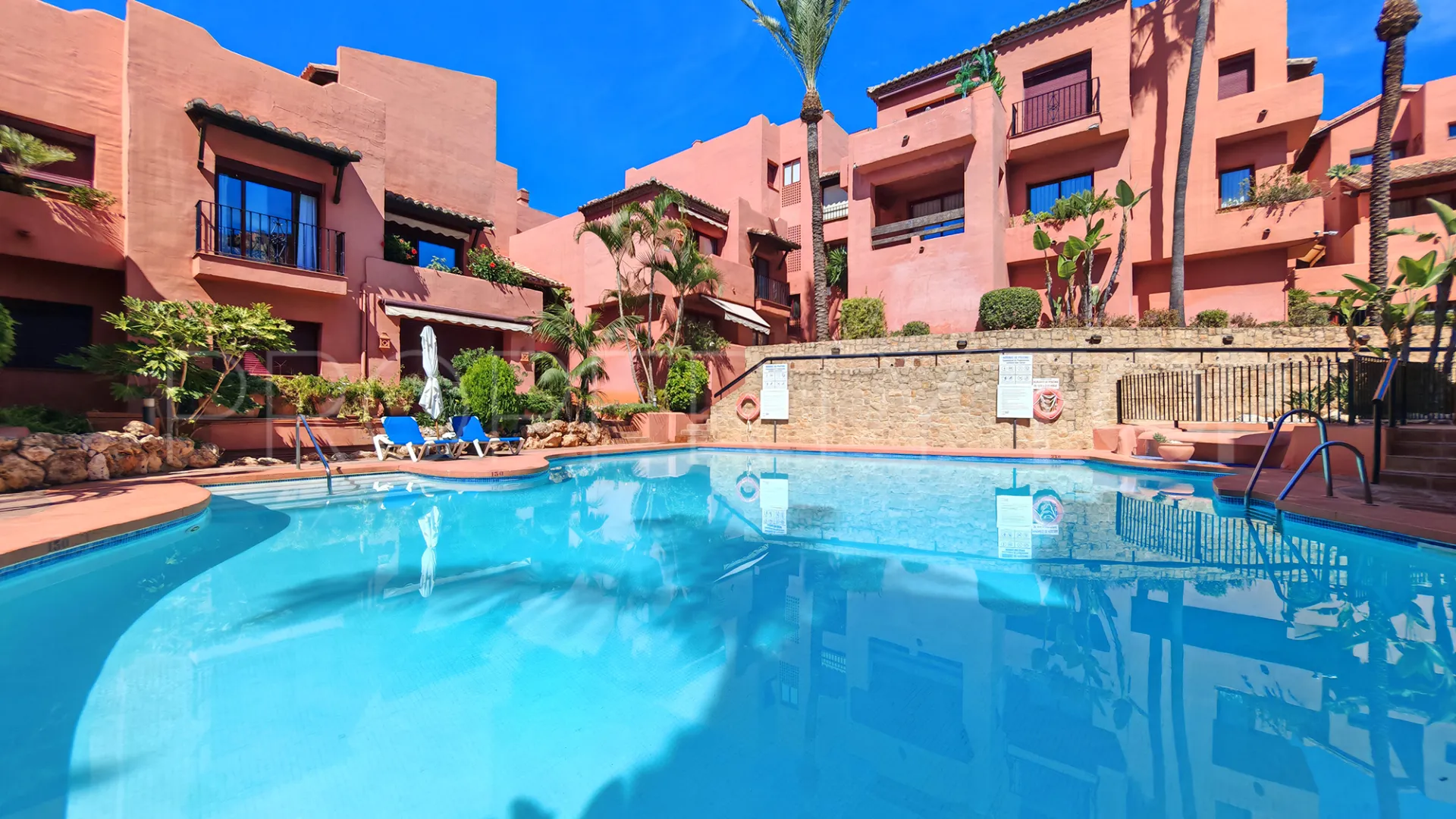 For sale apartment in Elviria