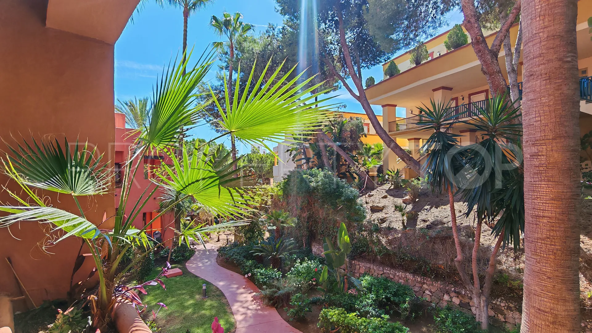 For sale apartment in Elviria