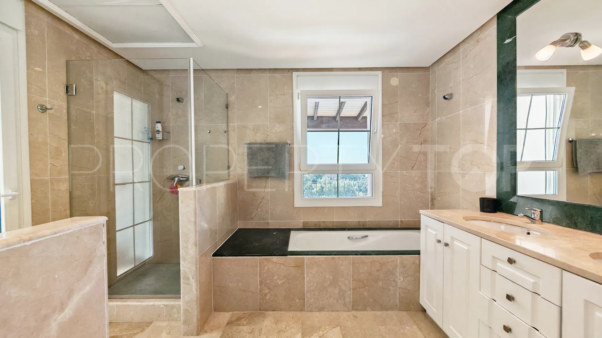 Buy La Mairena 4 bedrooms town house