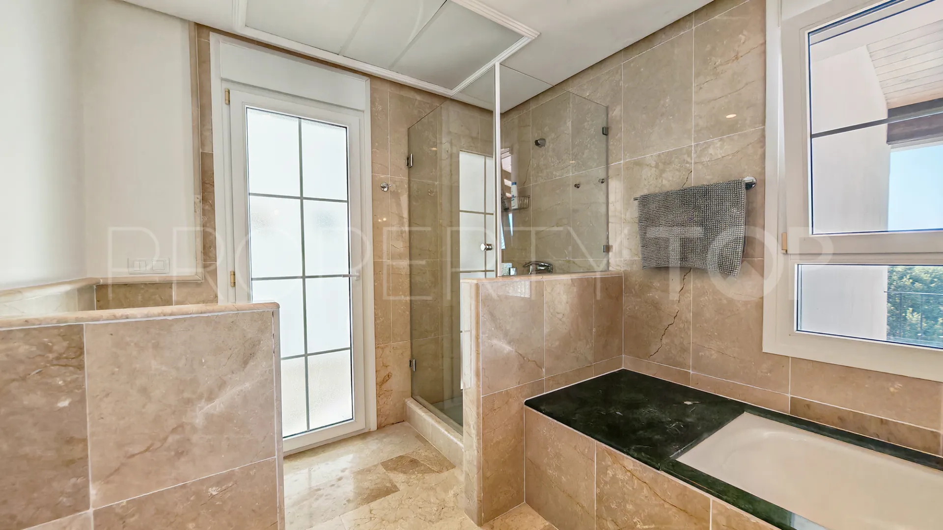 Buy La Mairena 4 bedrooms town house