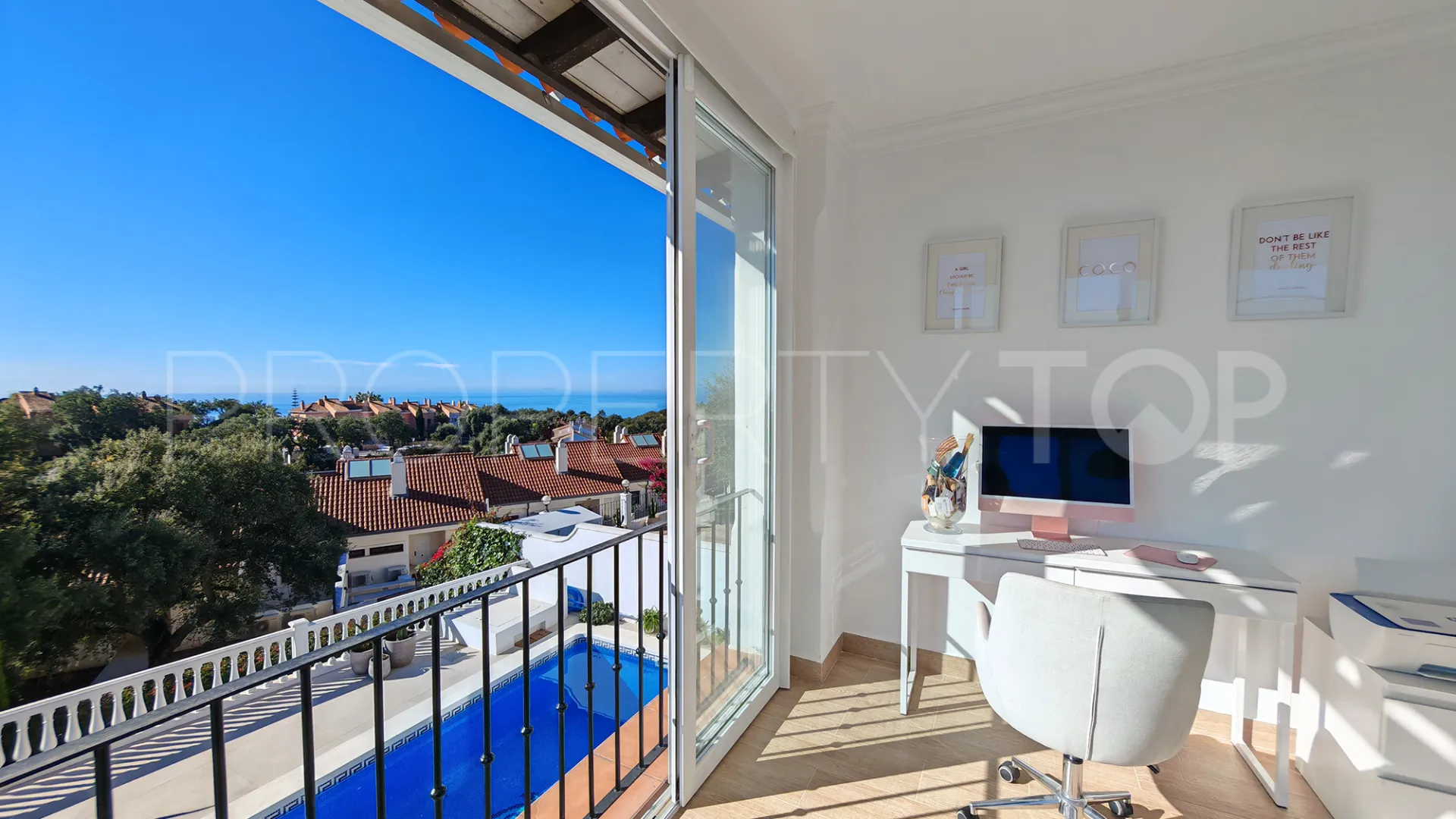 Buy La Mairena 4 bedrooms town house