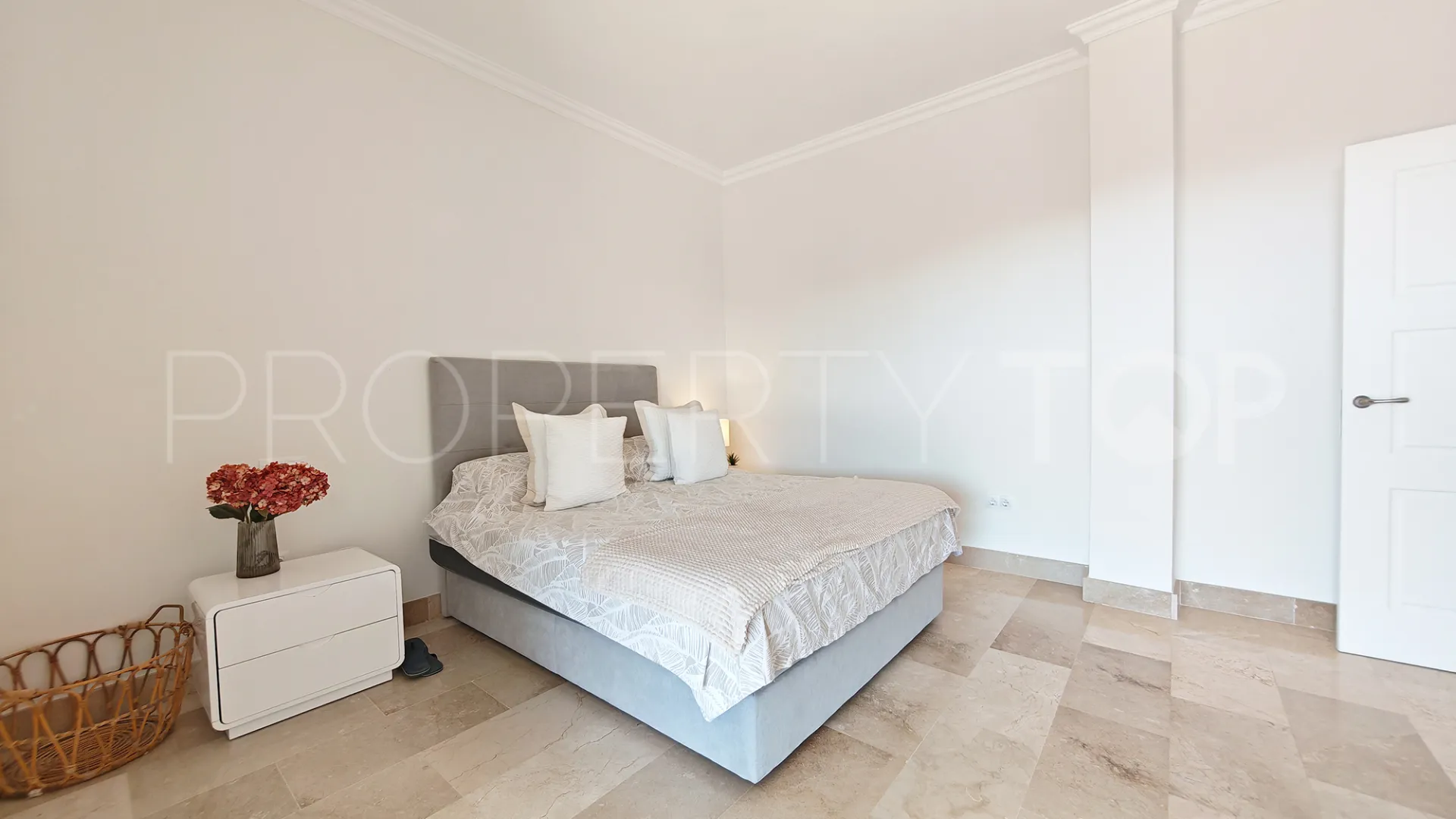 Buy La Mairena 4 bedrooms town house
