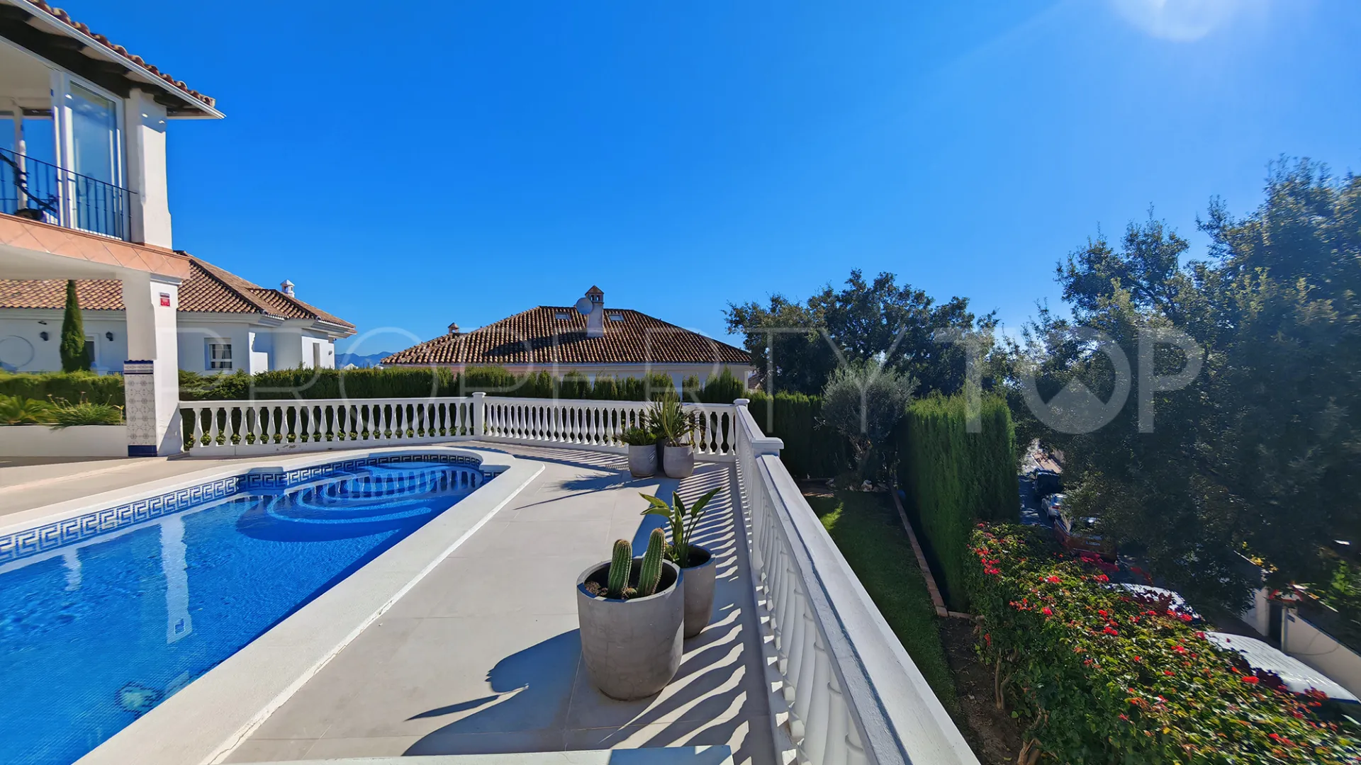 Buy La Mairena 4 bedrooms town house