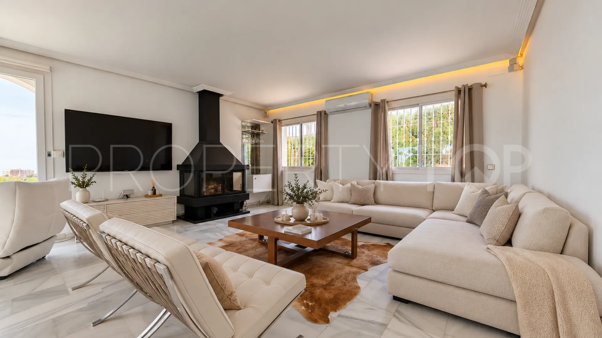 Villa a la venta en Riviera del Sol de 4 dormitorios
